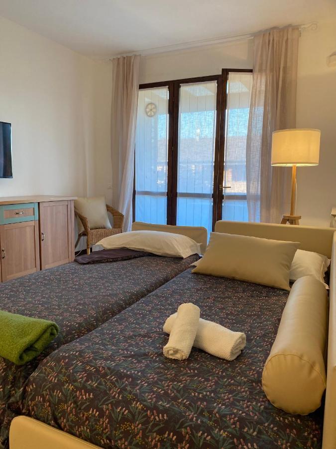 דירות סירמיונה Casa Vittoria מראה חיצוני תמונה